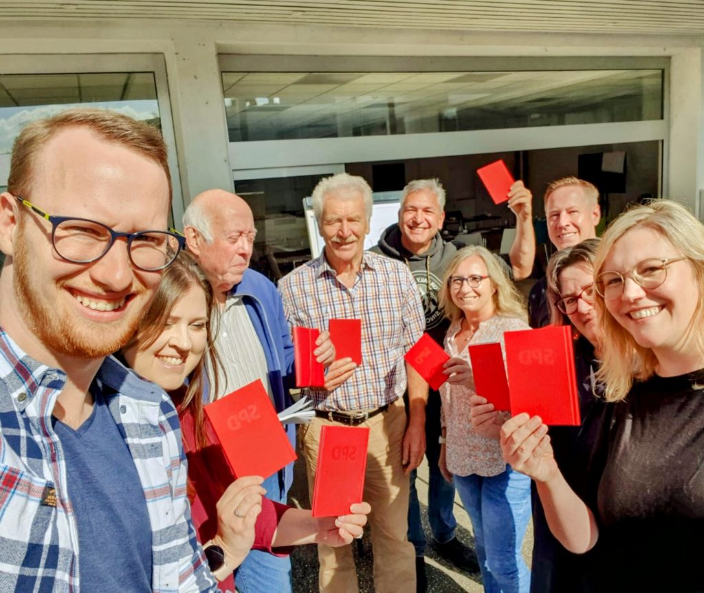 SPD Genoss:innen mit Parteibuch